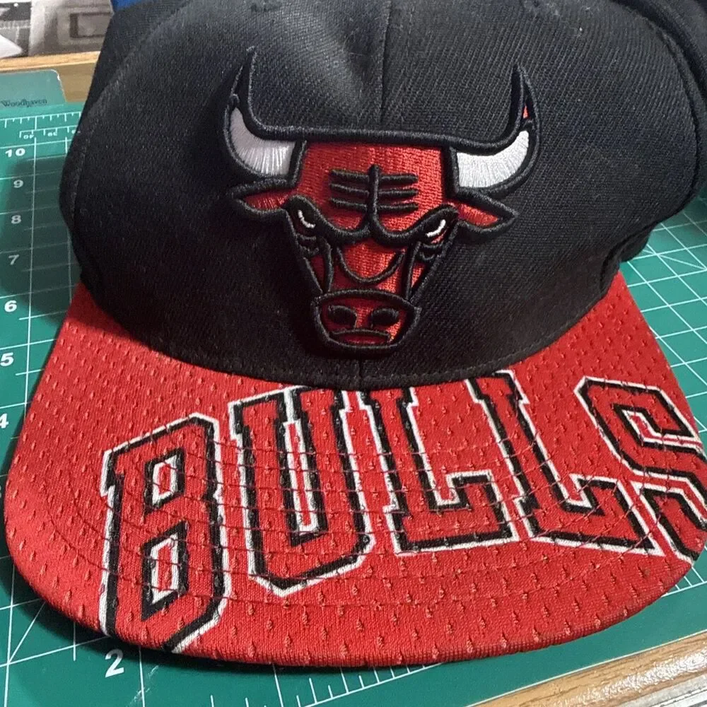 Chicago Bulls Mitchell & Ness Snapback Hat Original Fit Black Red O G SnapBack !